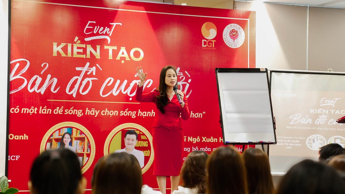 Coach Nguyễn Tú Oanh đứng lớp